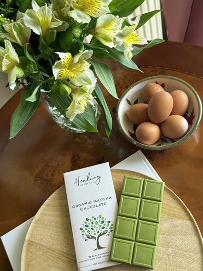 Vegan and organic Matcha chocolate with 7 simple ingredients | healing the aura